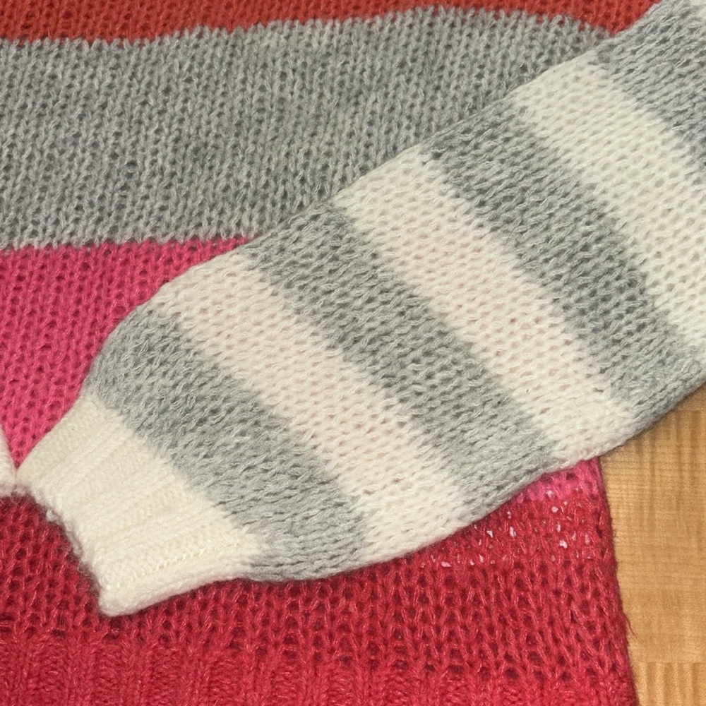 NWT Gap striped sweater-LAST CHANCE
Size small
Donating tomorrow - Picture 3 of 9